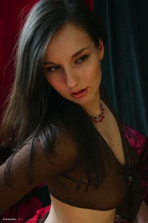 Original 2048 px/ 3072 px