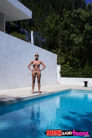 Original 2560 px/ 3840 px