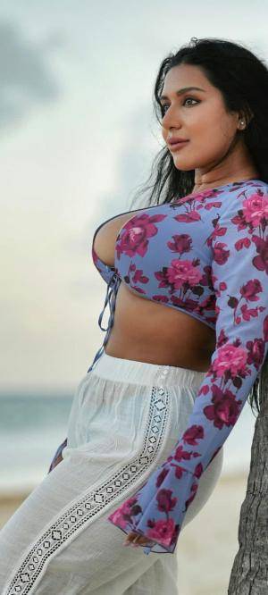 Original 687 px/ 1526 px