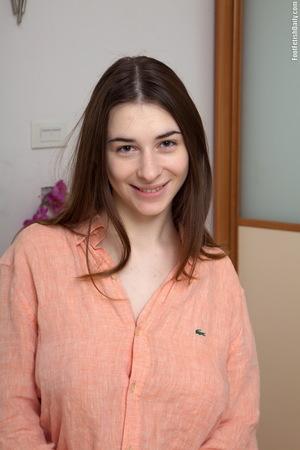 #FootFetishDaily Clary - Living Photos