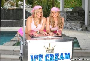 Original 900 px/ 607 px