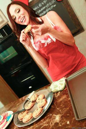 Ariella Ferrera - MILF and Cookies (hard)