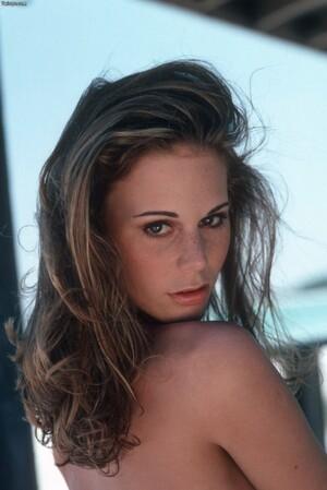 Original 735 px/ 1099 px