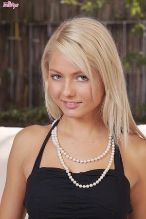 Original 1365 px/ 2048 px