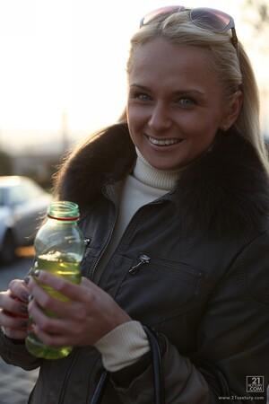 Original 853 px/ 1280 px