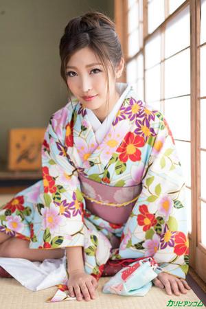 Beautiful Asian babe Emiri Momota gets a thorough dicking after 69ing