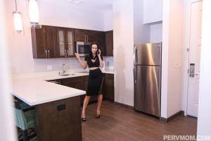 PervMom 20190914 - Crystal Rush - Sexy Stepmom Travels (x208) 1080x1620_52322021