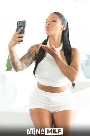 Original 2560 px/ 3840 px