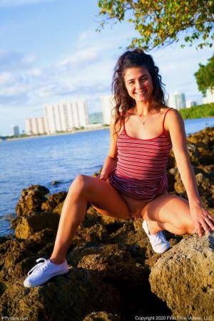 Original 852 px/ 1280 px