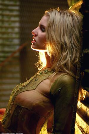 Original 1021 px/ 1536 px