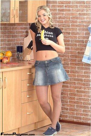 Original 687 px/ 1028 px