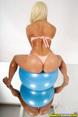 Original 2560 px/ 3840 px