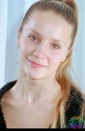 Original 768 px/ 1174 px