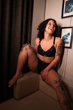 Original 1366 px/ 2048 px