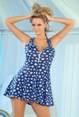 Original 857 px/ 1280 px