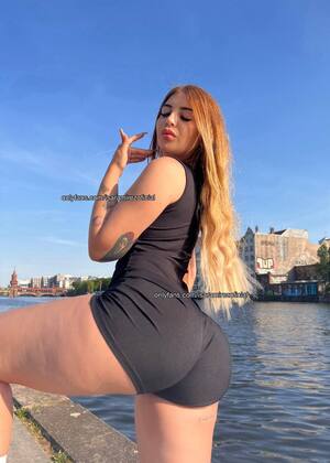 Original 915 px/ 1280 px