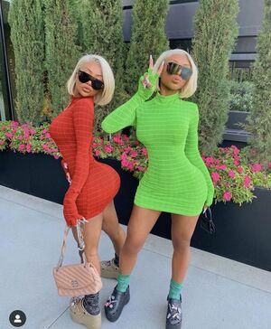 Original 736 px/ 894 px