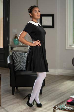 #Babes Sarah Vandella & Kendra Spade - The Baroness