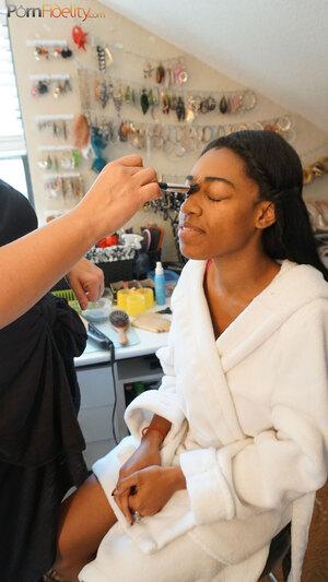 Original 1215 px/ 2160 px