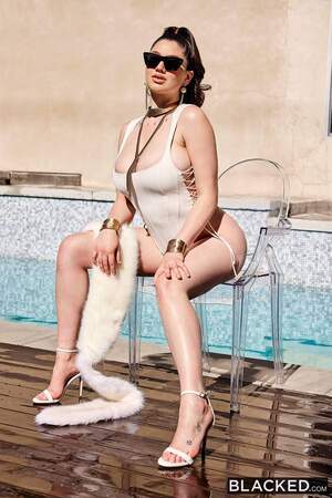 Original 1067 px/ 1600 px