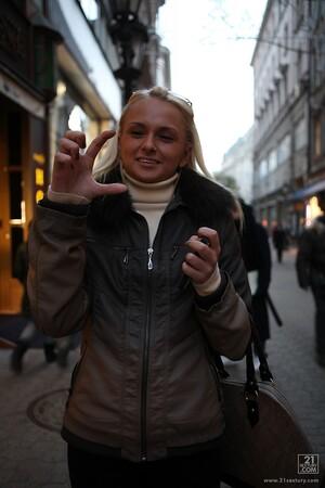 Original 853 px/ 1280 px