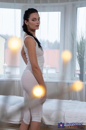 #MassageRooms Leanne Lace - Slender babe gives sensual massage