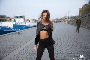 Original 9000 px/ 6000 px