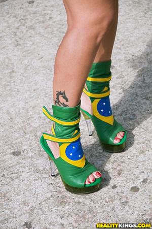 Original 2552 px/ 3840 px