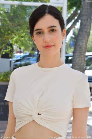 Original 852 px/ 1280 px