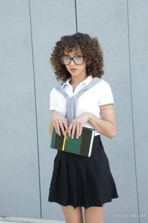 Original 853 px/ 1280 px