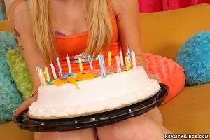 Original 900 px/ 600 px