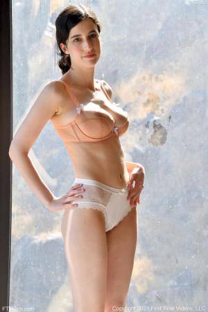 Original 852 px/ 1280 px