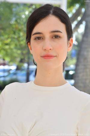 Original 852 px/ 1280 px