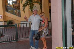 Original 3840 px/ 2568 px