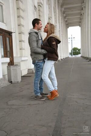 Original 853 px/ 1280 px