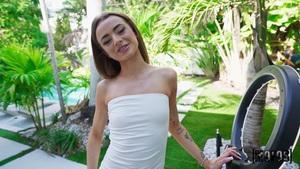 #Mofos - Nikki Nicole - Social Influencer