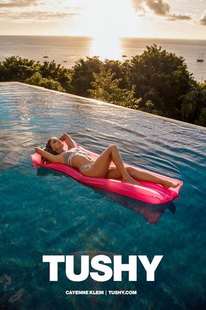 #Tushy Cayenne Klein, Sasha Rose - Domino