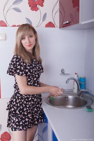 #WeAreHairy Yuliya Flower Dress Blue Kitchen