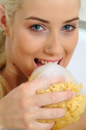 Original 682 px/ 1024 px