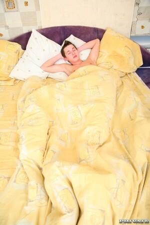 Teen Elizabeth Receives a Load in Her Ass