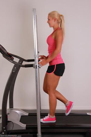 Original 853 px/ 1280 px