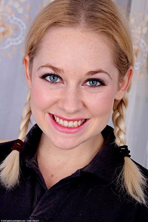 Original 1025 px/ 1536 px