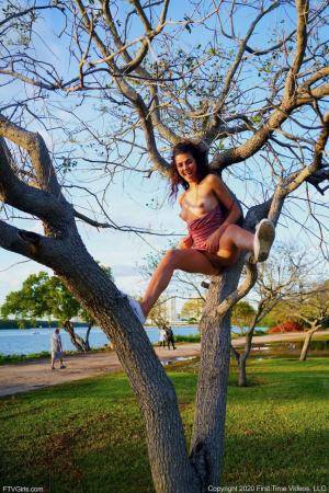 Original 852 px/ 1280 px