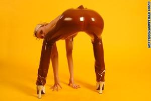 Original 902 px/ 600 px