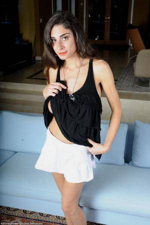 Original 852 px/ 1280 px