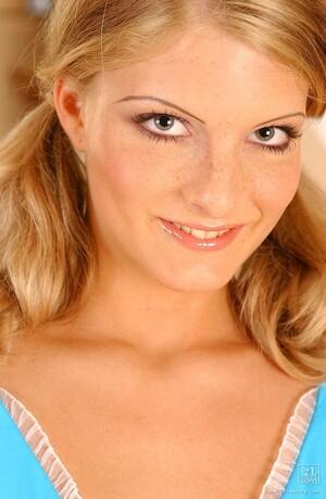 Original 834 px/ 1280 px