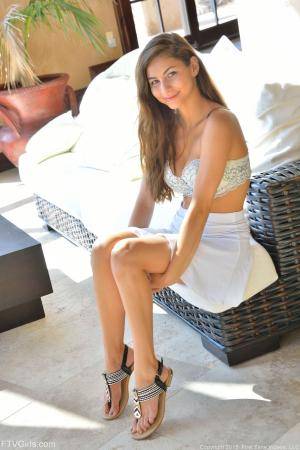 Original 852 px/ 1280 px