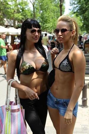 Original 853 px/ 1280 px