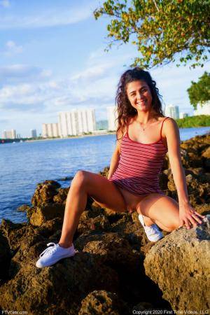 Original 852 px/ 1280 px