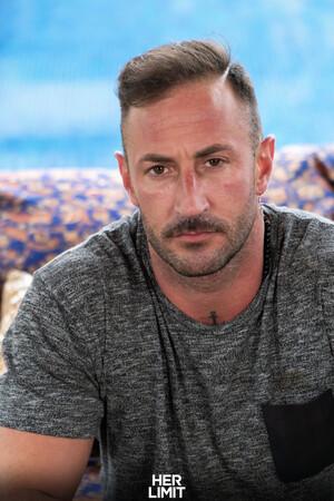 Original 2560 px/ 3840 px